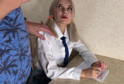 Не думала, что репетитор начнет приставать на первом же занятии...