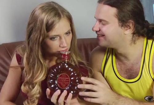 Заморский коньяк должен точно снять все стопы в голове красотки и её матильды